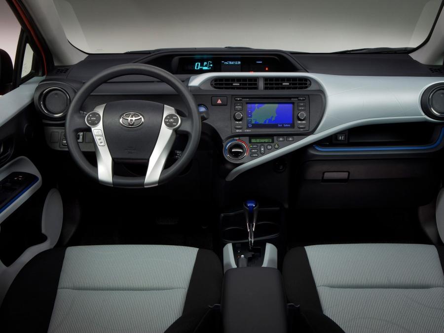  Toyota Prius C 2012 года  (фото 55 из 87)